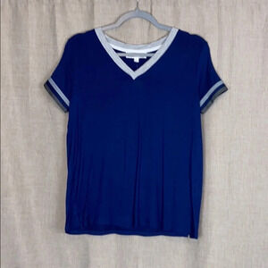 NEW Hippie Rose Blue V-Neck Short Sleeve Top‎